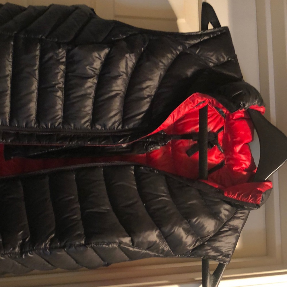 Packable lightweight puffer vest